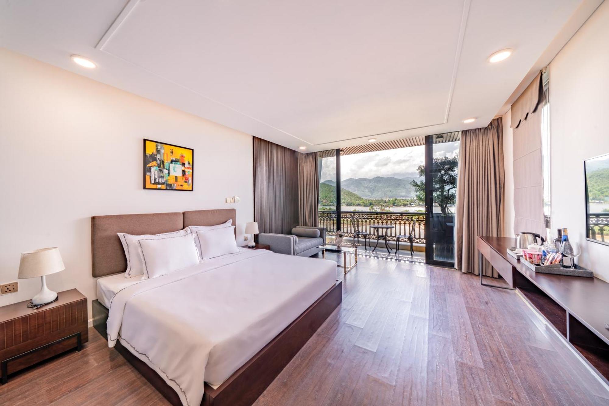 Cami Riverside Resort Da Nang Bagian luar foto