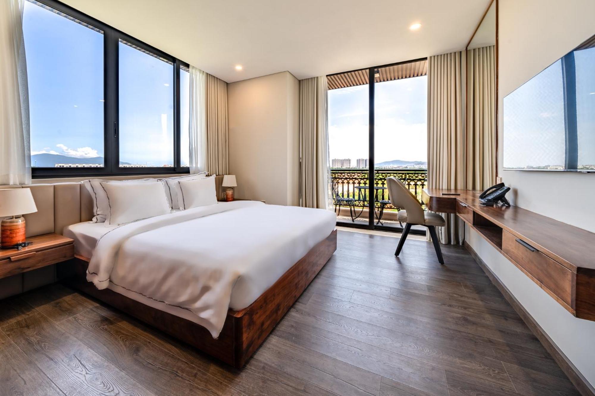 Cami Riverside Resort Da Nang Bagian luar foto