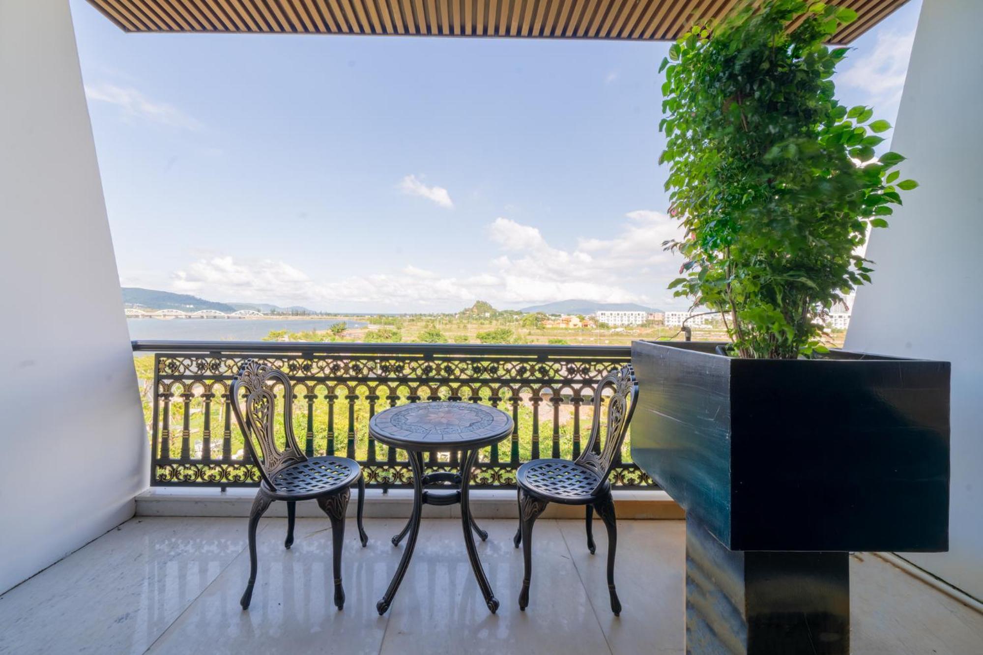 Cami Riverside Resort Da Nang Bagian luar foto